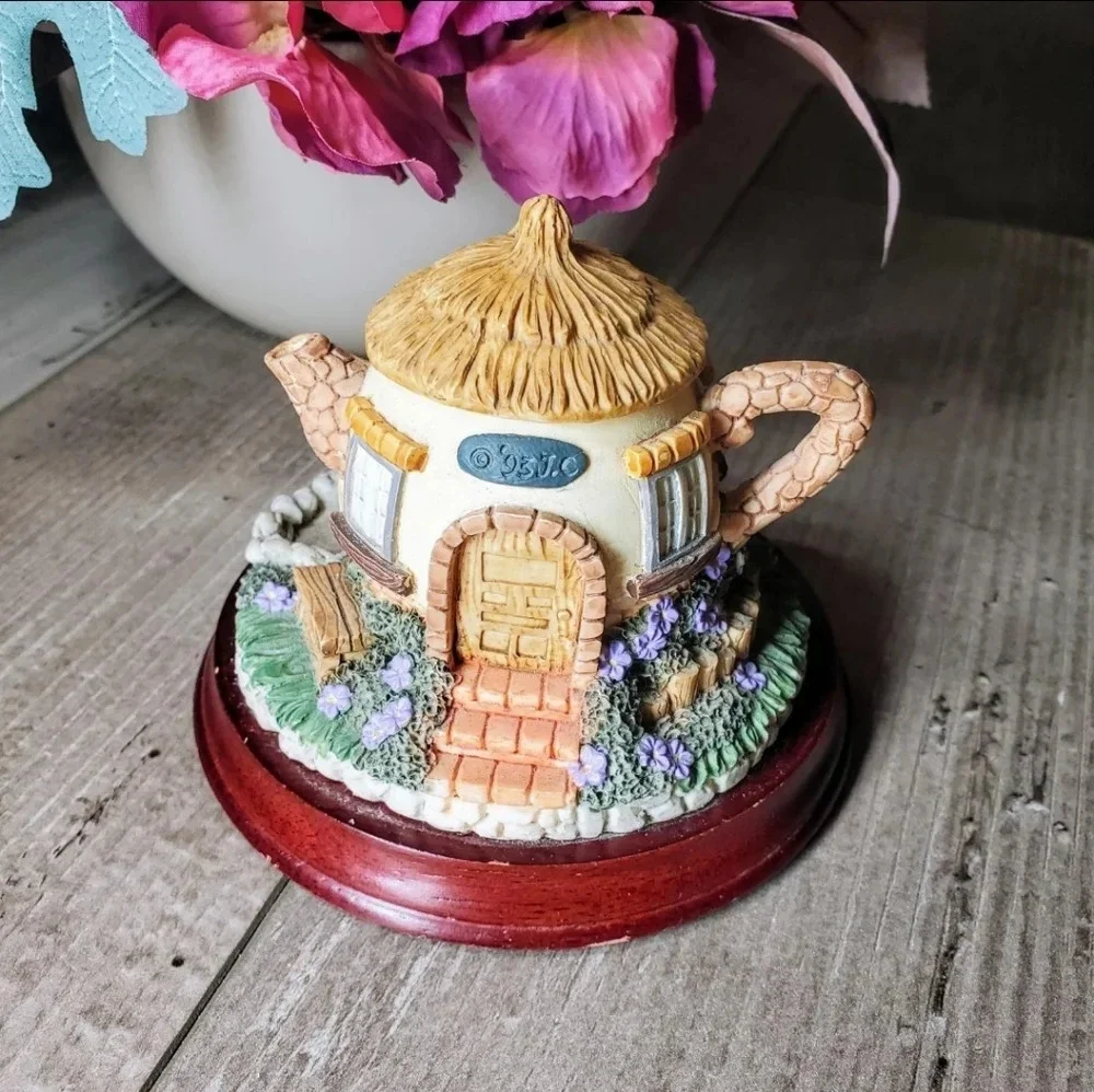 Vintage 1993 Ceramic Trinket Holder Pig House Teapot w/ Lid on Wooden Base
